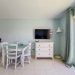 Oasis Royal 13 apartamento vista piscina Corralejo by Lightbooking