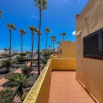 Oasis Royal 13 apartamento vista piscina Corralejo by Lightbooking
