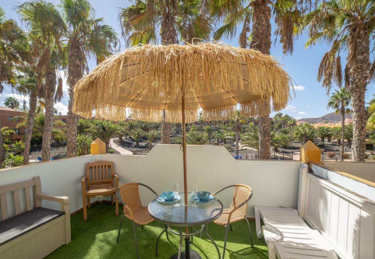 Oasis Royal 13 Vista Piscina By Lightbooking *